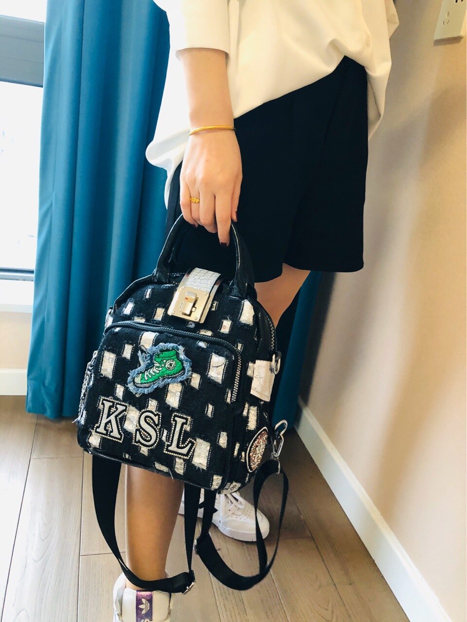 Damen-Rucksack aus lässigem Denim mit schimmernden pailletten Ich bin koreanischen stil, Ideal für Höhle alltag und als accessoire mit aufnähern und abzeichen.