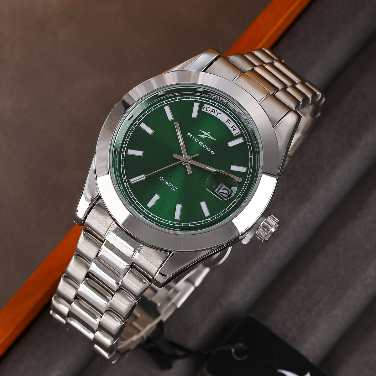 Modeuhr, lässige Uhr für Herren, Geschäft, Alltag, Edelstahl, Quarz-Armbanduhr, Uhr für Paare, Vater,: Grün