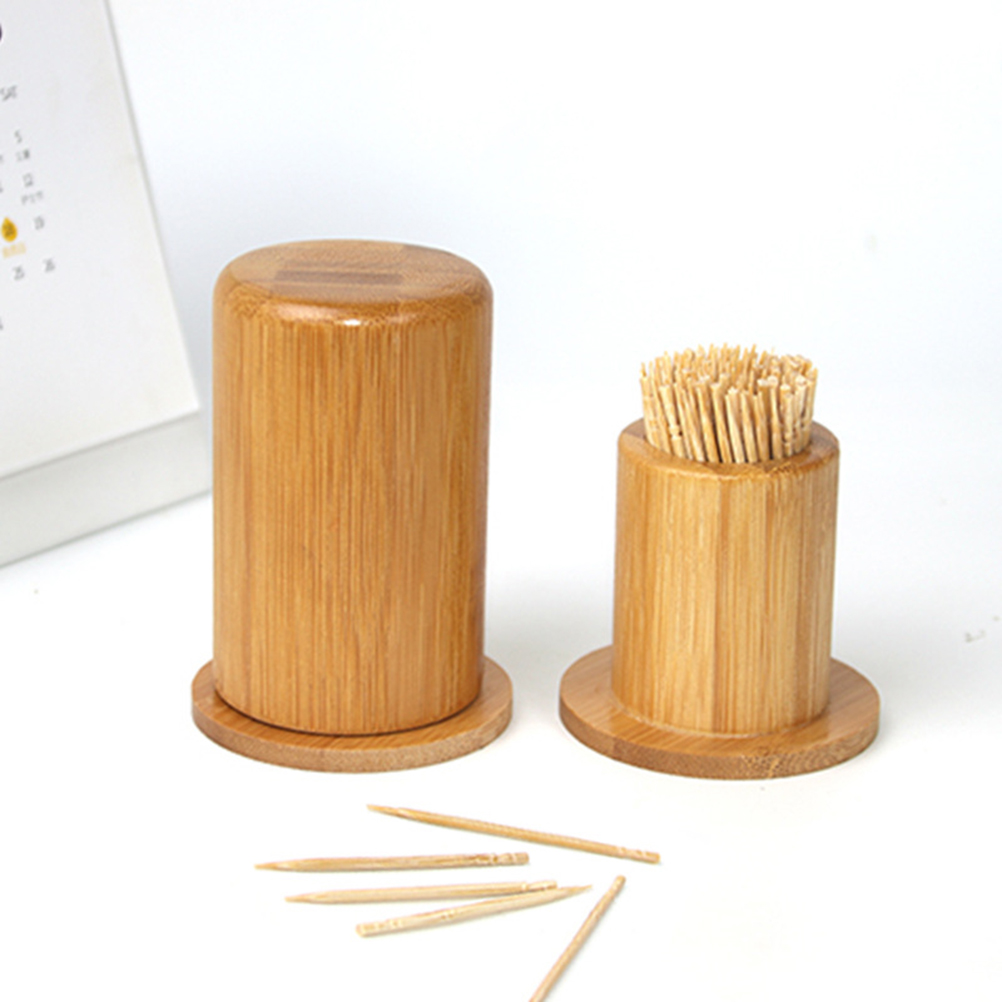Ronde tandenstokers van hout pure 6,8 cm in houten vaatjes, cocktailprikkers Ronde tandenstokers van hout pure 6,8 cm in houten vaatjes, cocktailprikkers