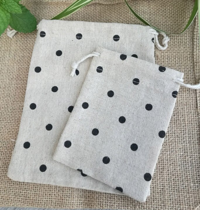 Bolso para joyería de de lino con puntos negros 8x10cm 9x12cm 10x15cm 13x17cm paquete de 50 bolsas de embalaje de yute para dulces para fiestas de cumpleaños y bodas