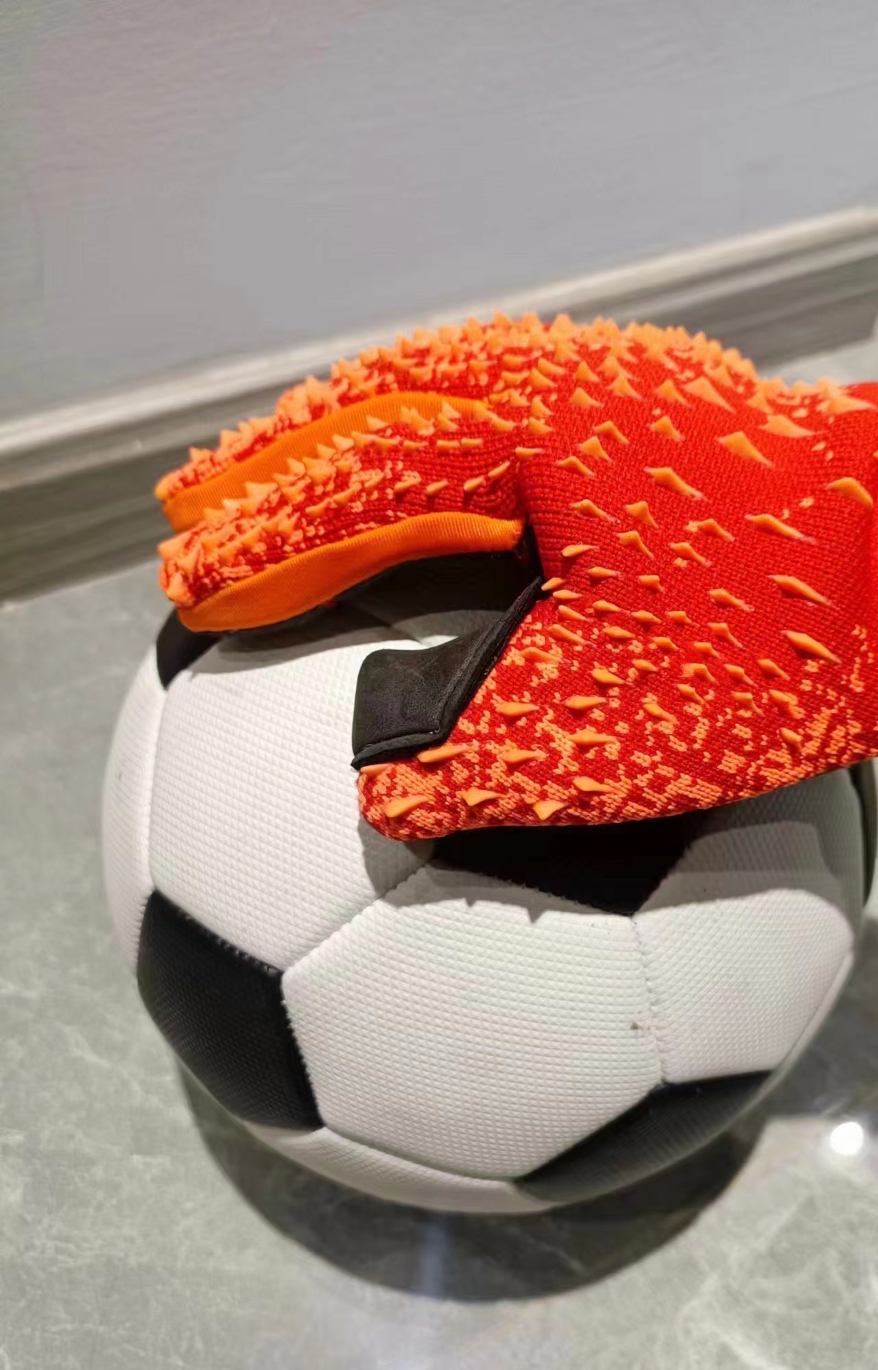 FußBall Neue Jugend Erwachsene Torwarthandschuhe Latex Verschleißfeste und rutschfeste Torwarthandschuhe für Wettkampftraining