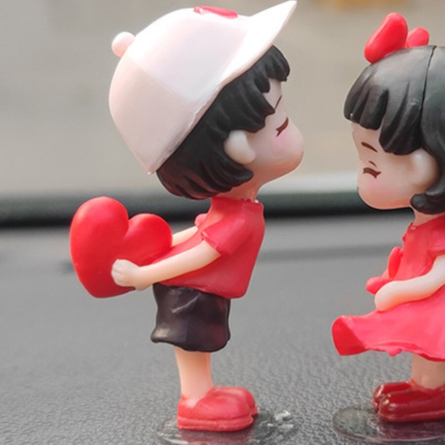 Ornements mignons de Couple pour voiture, décoration de voiture, Action de Couples de dessin animé mignon, décorations de tableau de bord de voiture de dessin animé, joli baiser C
