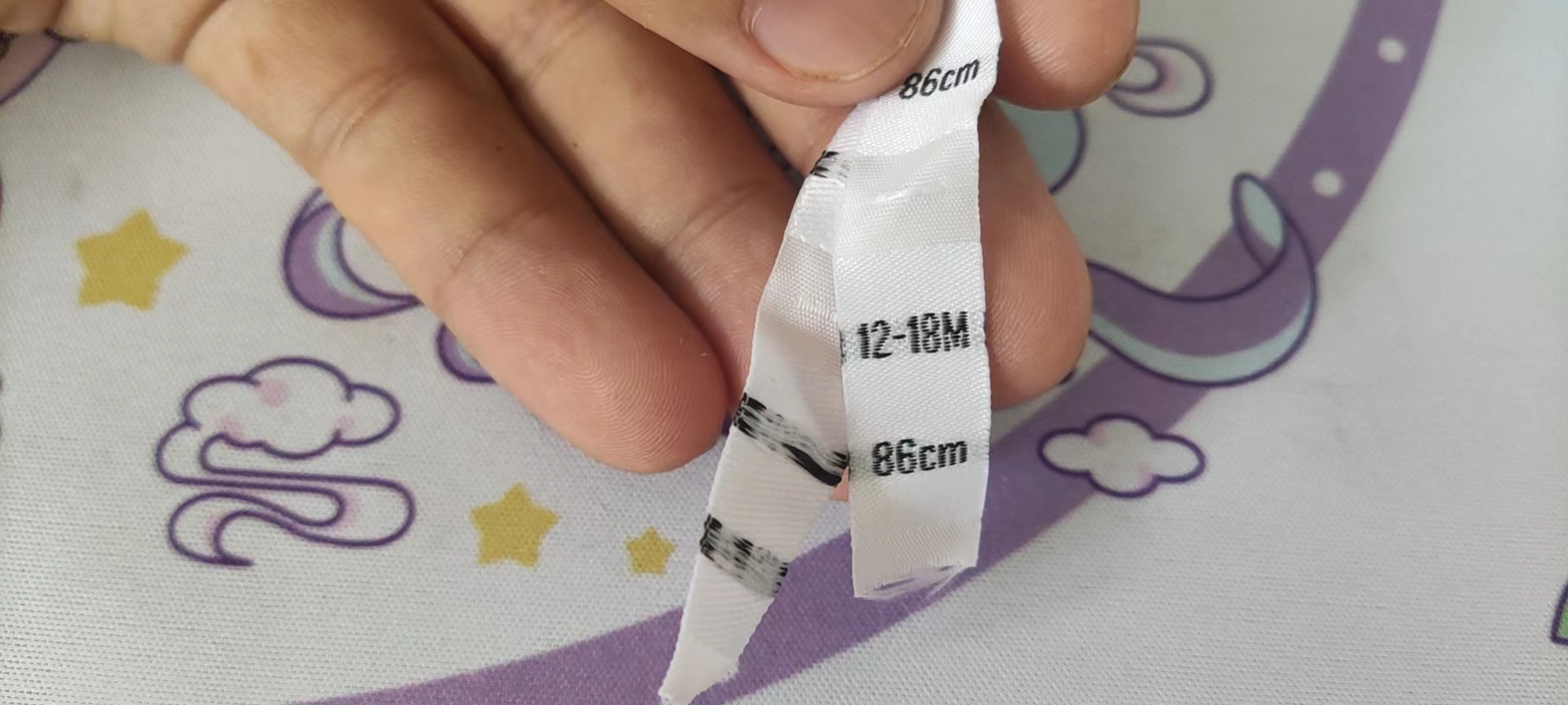 50 stks Geweven maat label doek maten labels 2-3Y 3-4Y 4-5Y 5-6Y 6-7Y 7-8Y 8-9Y 9-10Y Wit damast polyester Kleding Label: Gun Metal