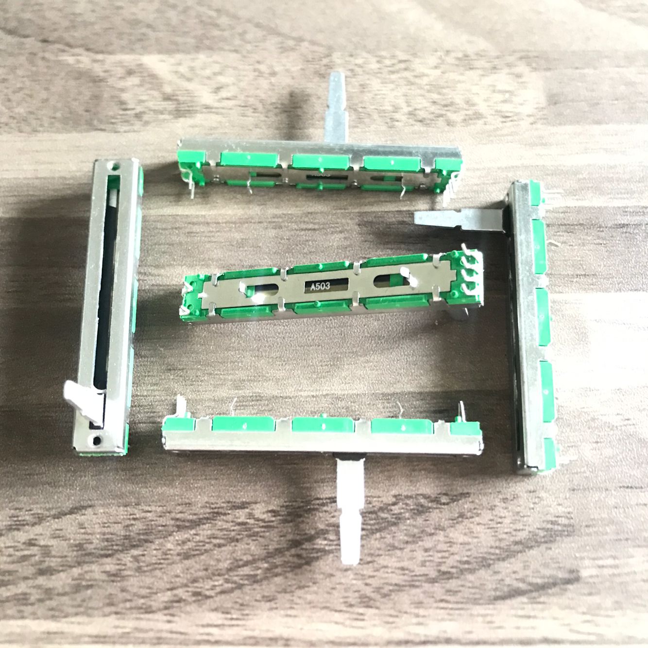 5 stks 60 MM 6 cm dubbele A20K A20KX2 A50K A50KX2 B20K B20KX2 mixer fader volume potentiometer fader A203 B203 20 MM handvat: WIT