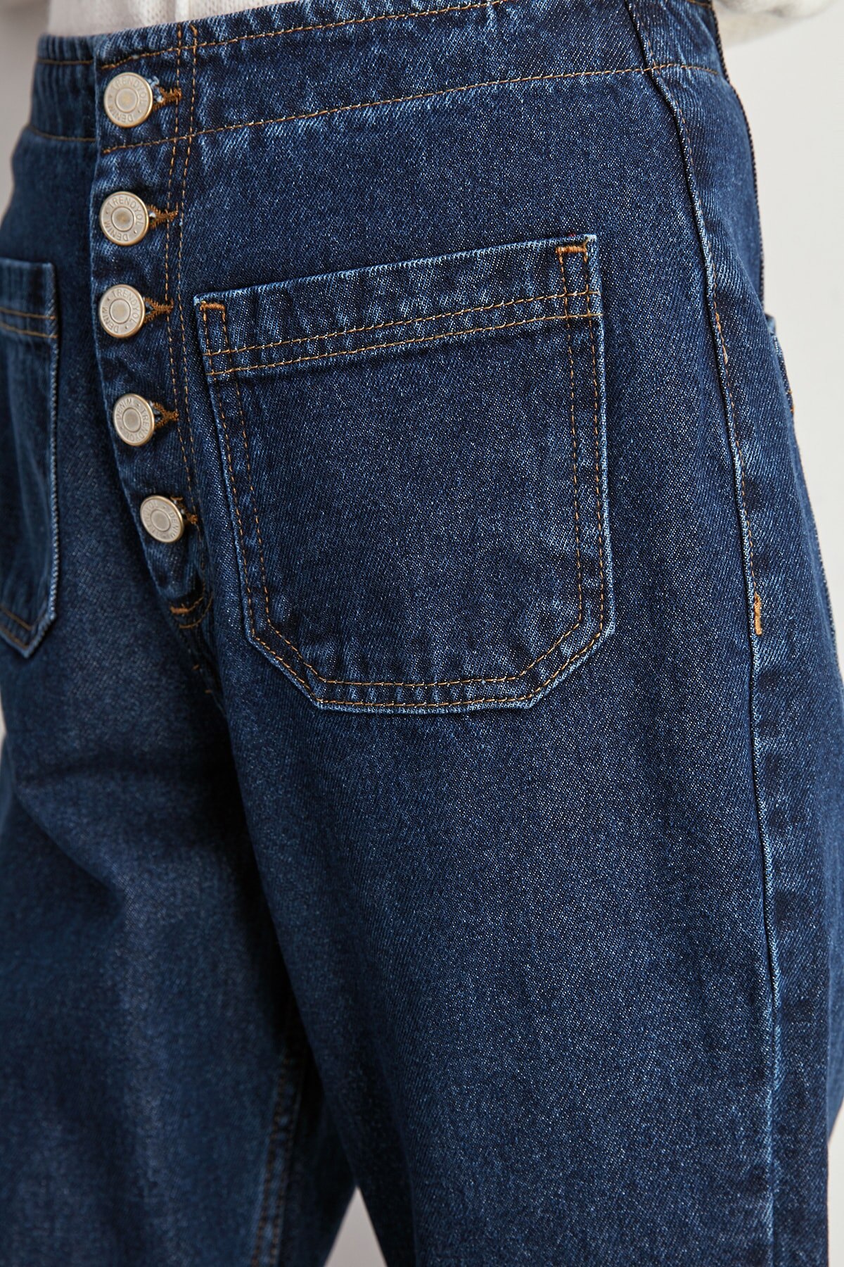 Trendyol Front Button High Waist Mom Jeans TWOAW20JE0287
