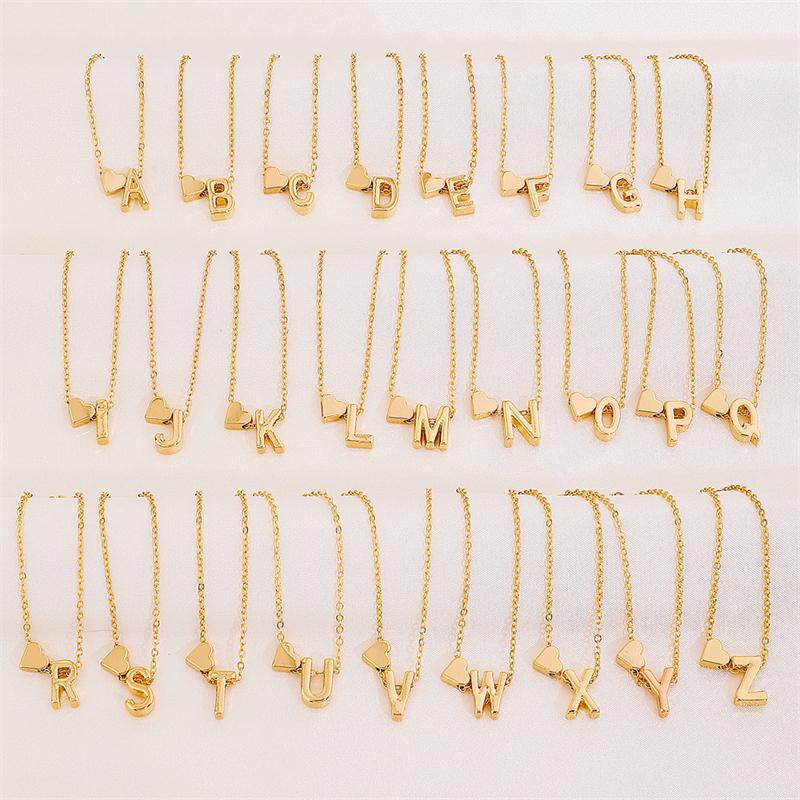 Nueva , collares de A-Z Capital para mujer, cadena corta de Color dorado, colgantes de corazón, artículos diarios sexis, joyería para el cuello, collar de decoración para