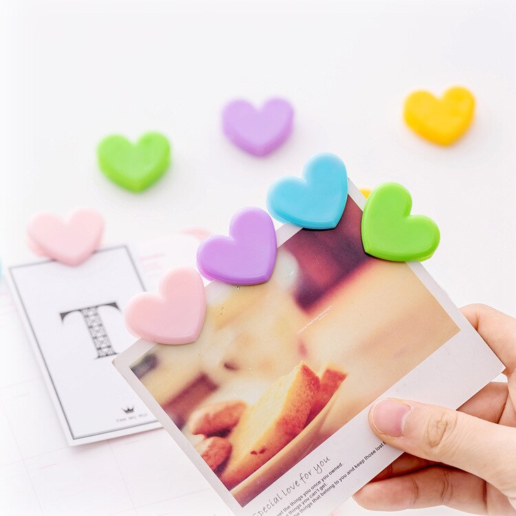 1pc mini hartjes van plastic kleding, fotopapier, wasknijper, knutsel, ansichtkaartklemmen, decoratie voor thuis en bruiloft