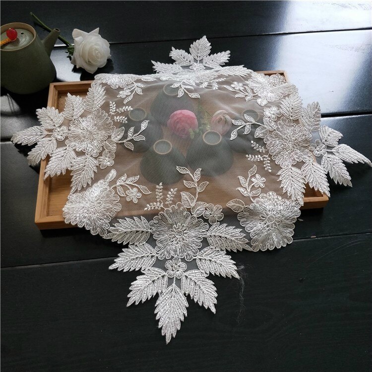 Prachtige Europese stijl Coaster Isolatie Stof Placemat Geborduurde Thee Set Fruitschaal Vaas Pad Eetkamer Salontafel Mat: Rood