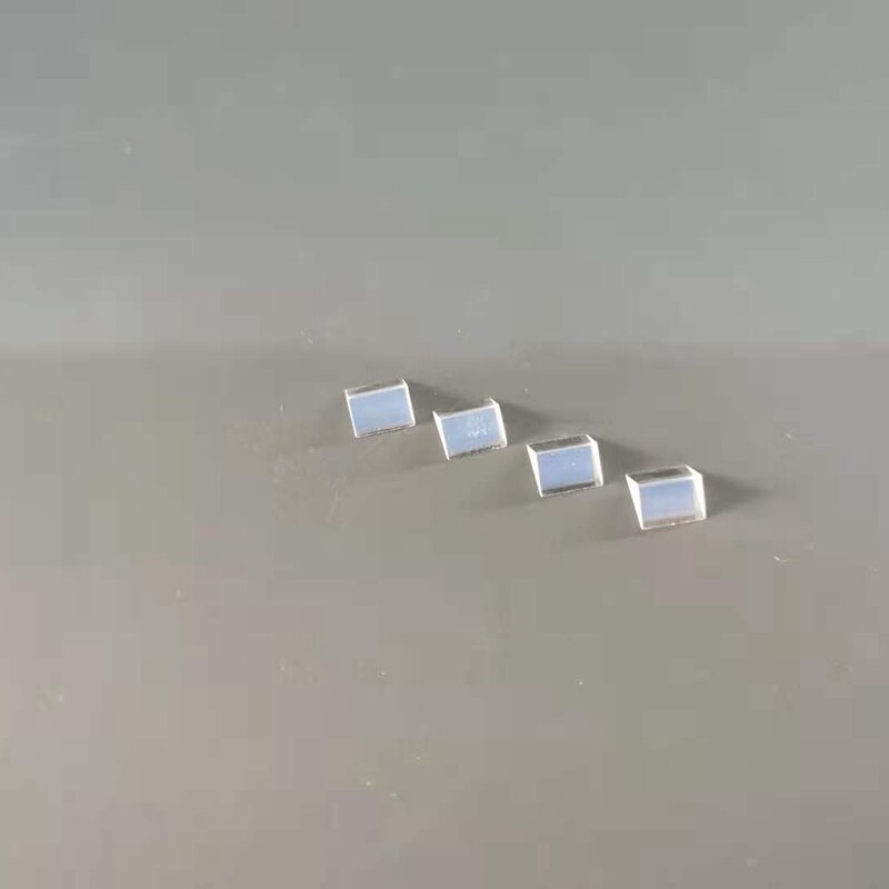 Prism 5 * 5.5*5.5 mm Right Angle Optical Grade Glass Element Total Reflection Rhombus Lens Processing Customization