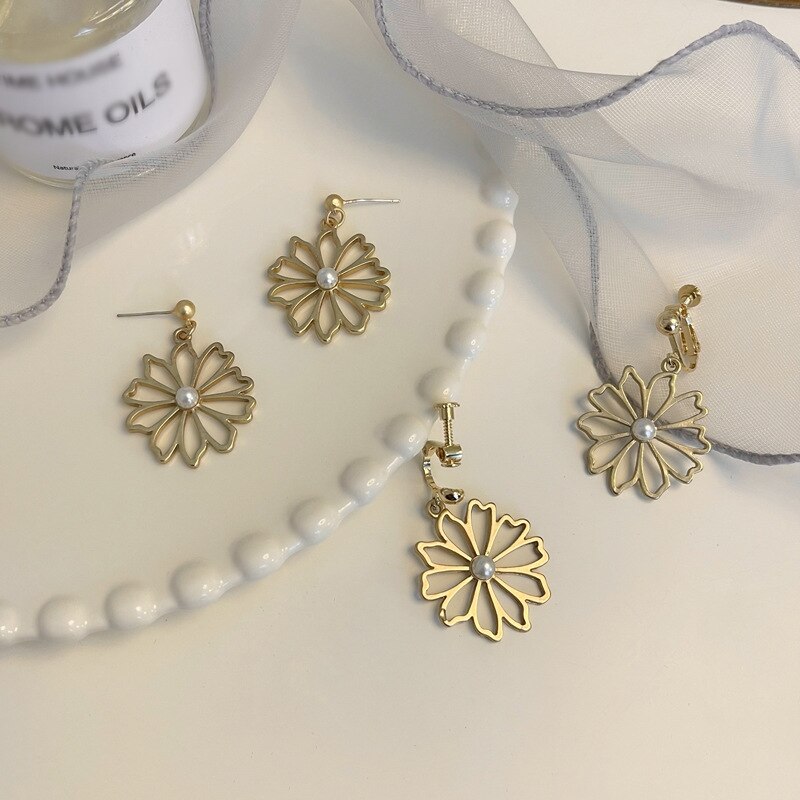 temperament dziurawy płatek kwiatu kolczyki klipsy złoty kolor proste duże kwiatowe nausznice dla kobiet bez przekłuwania uszu biżuteria ucha