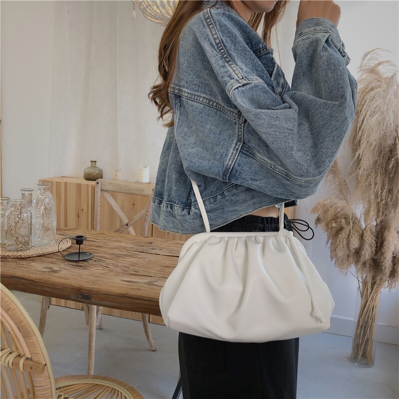 Cloud Zachte PU Leer Vrouwen Handtas Knoedel Crossbody Tas Shell Lichtgewicht Schouder Messenger Bag Plooien Clutch Bag: WHITE