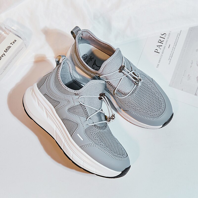 Bolsa de viagem Mulheres Balançar Sapatos de Sola Grossa Sapatos Pretos Cunhas Sneaker Altura Crescente Tênis de Tonificação da Mulher Ao Ar Livre Sapatos de Caminhada