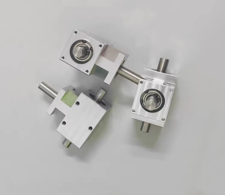 1: 1 Small Corner Device Spiral Bevel Gear 12MM Dual Output Shaft Differential Assembly Gearbox 1M 25T 2000RPM