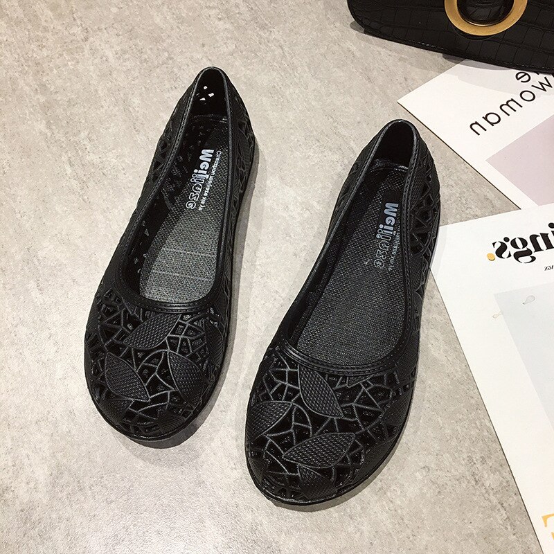 Flower Plastic Shoes Summer Women Sandals Slip On Casual Shoes Female Flats Sandals for Beach Jelly Shoes White: Black / 36