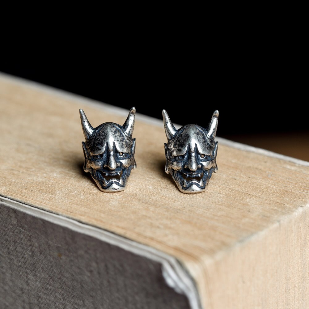 Amé Hart Oorbellen – Minimalistische Studs