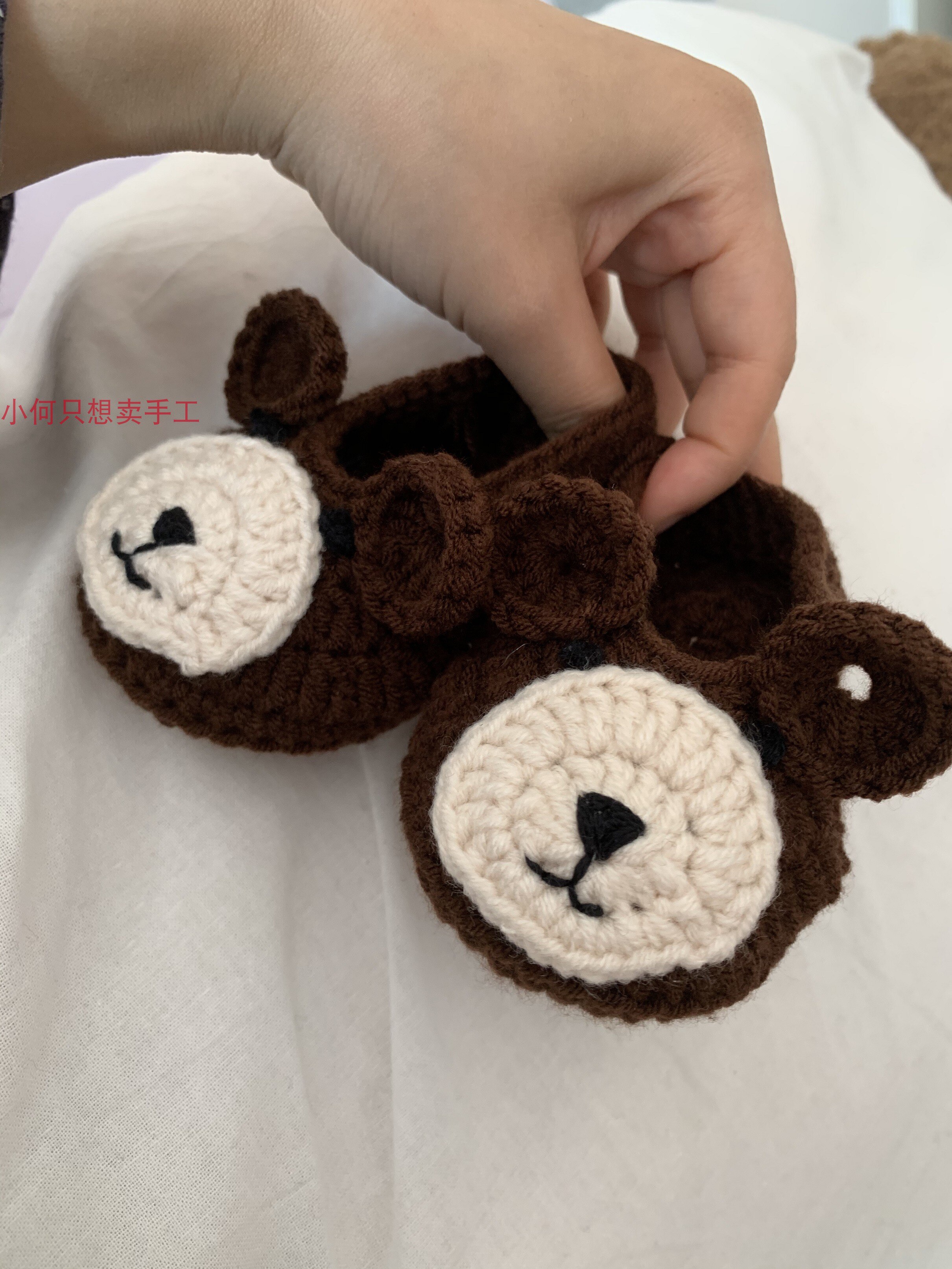 Chaussures de bébé ours brun tissé à la main en laine au crochet bébé enfant en bas âge chaussures à semelle souple hommes et femmes bébé mignon
