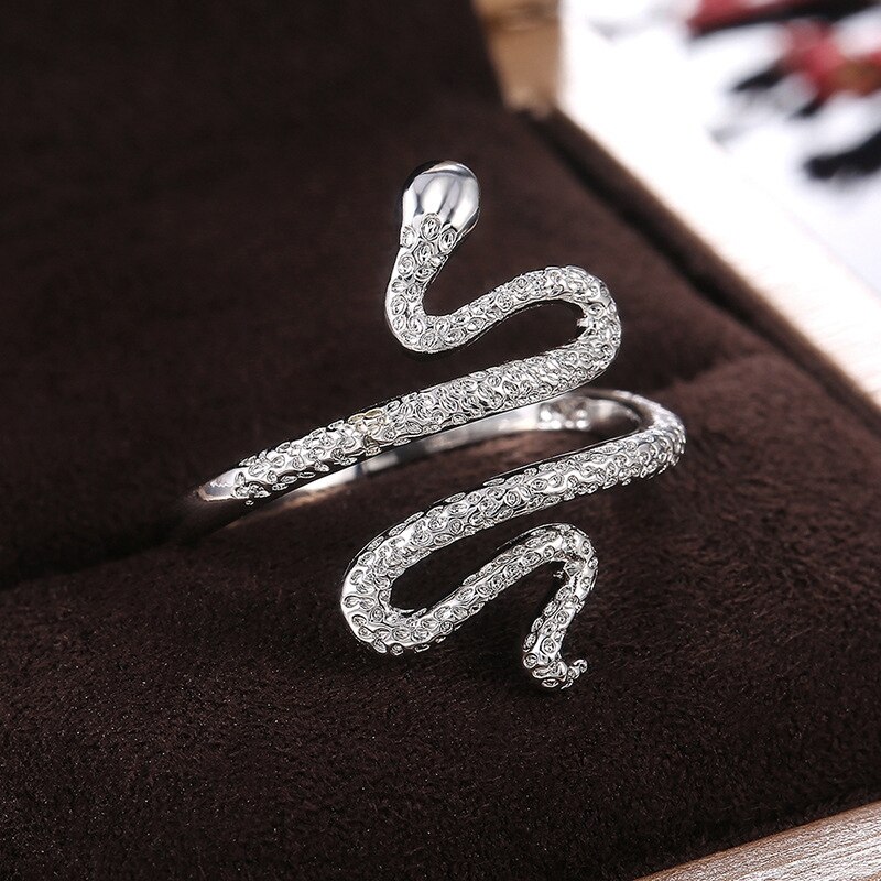 Creatieve Gebogen Snake Ringen Vrouwelijke Zilveren Kleur Elegante Meisje Party Accessoires Punk Ringen Fancy Vrouwelijke Dier Sieraden