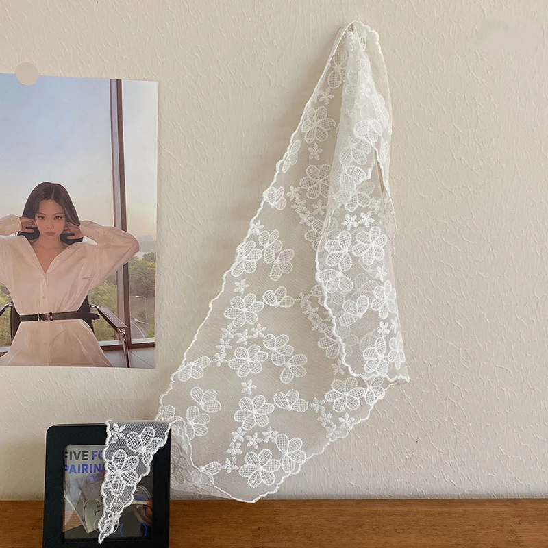 Blanc tissé dentelle florale cheveux écharpe enveloppes femmes rétro Triangle foulard chapeau voyage dentelle cheveux écharpe bandeau cheveux accessoires