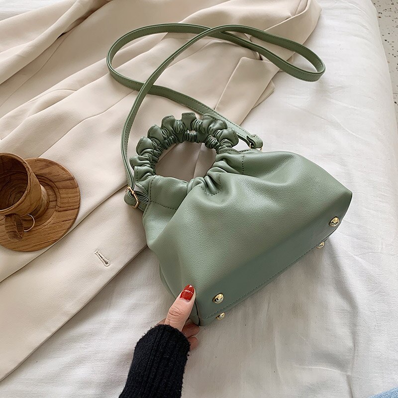 Damehåndvesker sommerhåndvesker til kvinner fast ruched wristlets kvinnelige mini pu lær skulderveske totes: Grønn