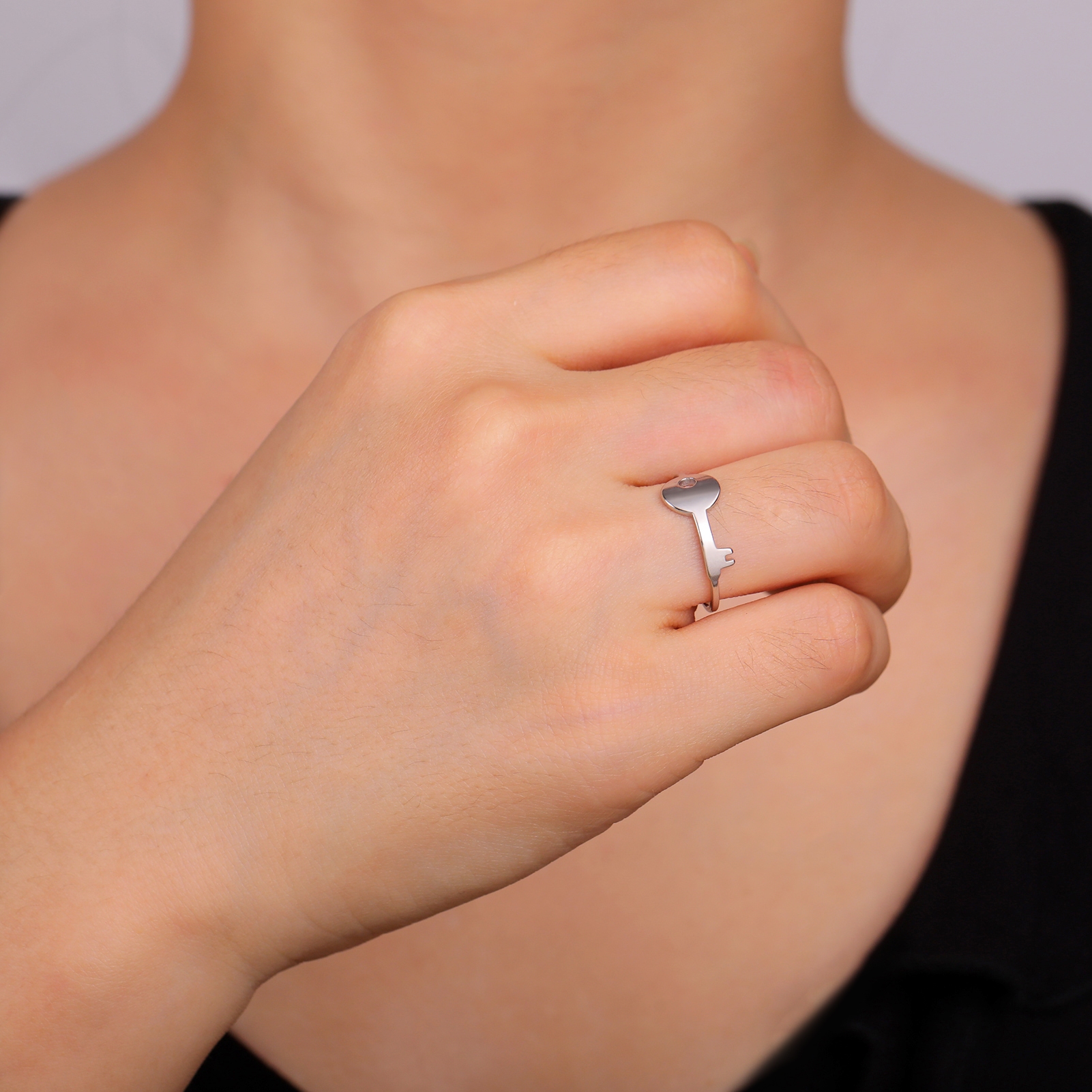 Skyrim Key Shape Ring Women Stainless Steel Gold Color Finger Rings Wedding Band Trendy Jewelry Valentine for Friends
