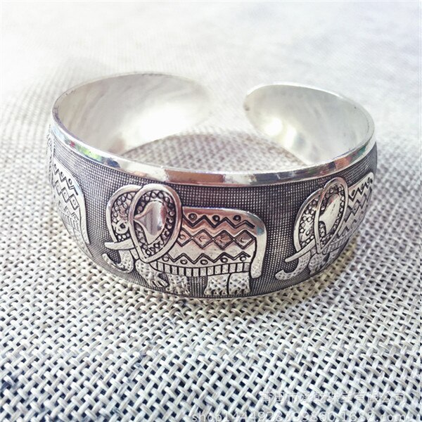 Vintage Ethnische Breite Armreifen Blumen Tiere Geschnitzt Retro Tibetischen Tribal Antike Silber Farbe Metall Armbänder Armreifen Für Frauen: A