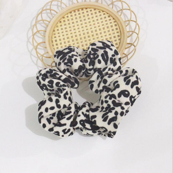 Bandas de Pelo de lana de Invierno para mujer, cintas para el pelo con estampado de vaca, accesorios para el cabello para niña, coletero