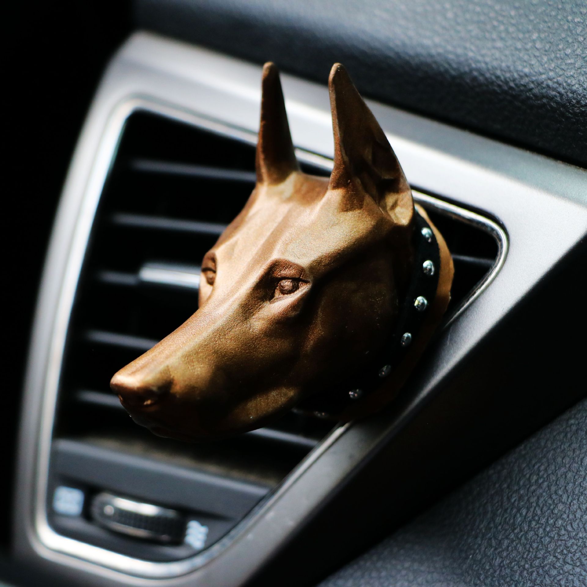 Dobermann Ornaments Car Vents Perfume Clip Air Freshener Automobile Interior Fragrance Decoration