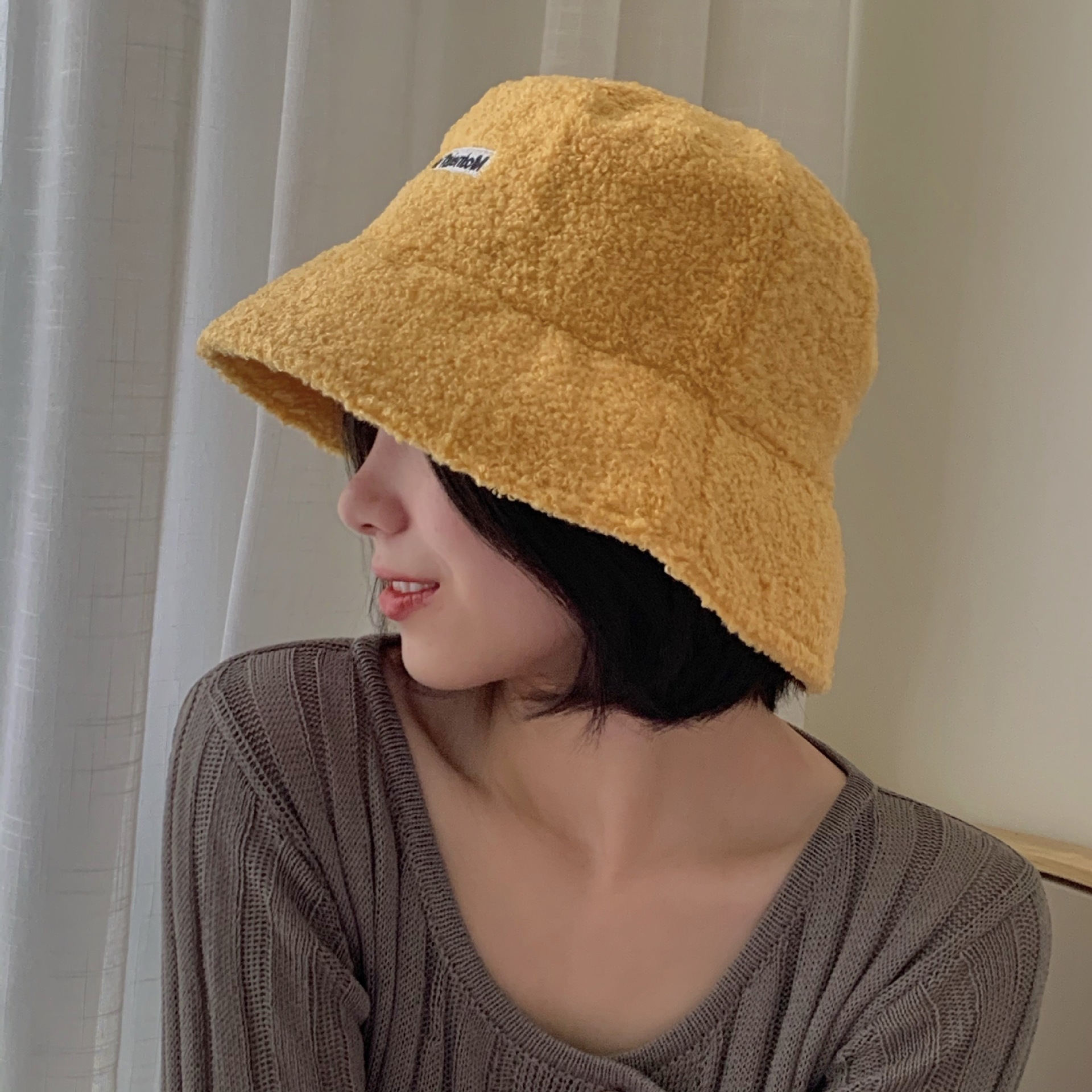 Sombrero de pescador de Cachemira para mujer, gorro redondo cálido de , de felpa de piel sintética, Retro, con letras estampadas, para invierno: Rojo