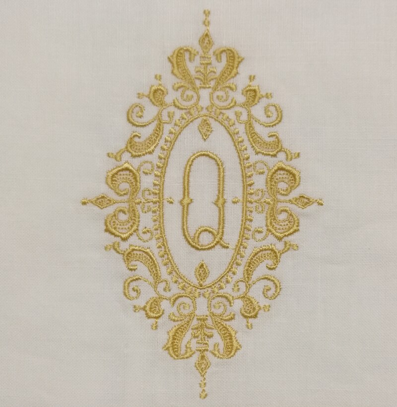 Sæt  of 12 glimrende monogram servietter hvide sømme linned bord servietter 20 " x20 " stige broderet første te serviet: Guldbogstav q
