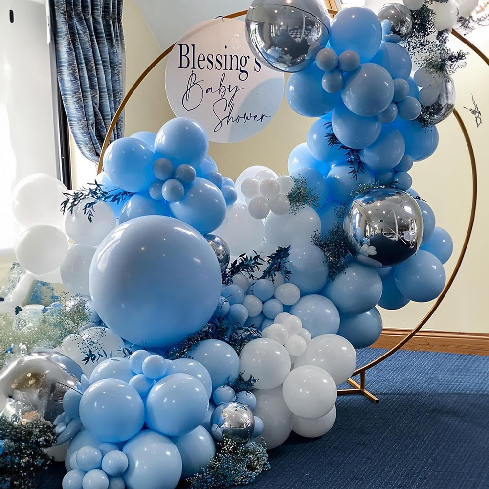 Babyblå ballongbue pastellblå hvite sølvballonger krans konfirmasjon barnebursdagsfest kjønnsavsløringe bryllupsdekorasjon