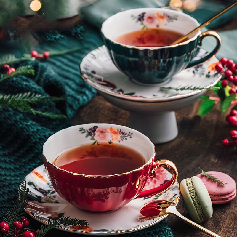 Wourmth-Juego de tazas y platillos de café de lujo europeo, tazas de té de flores Retro con borde dorado, cerámica, de boda para parejas