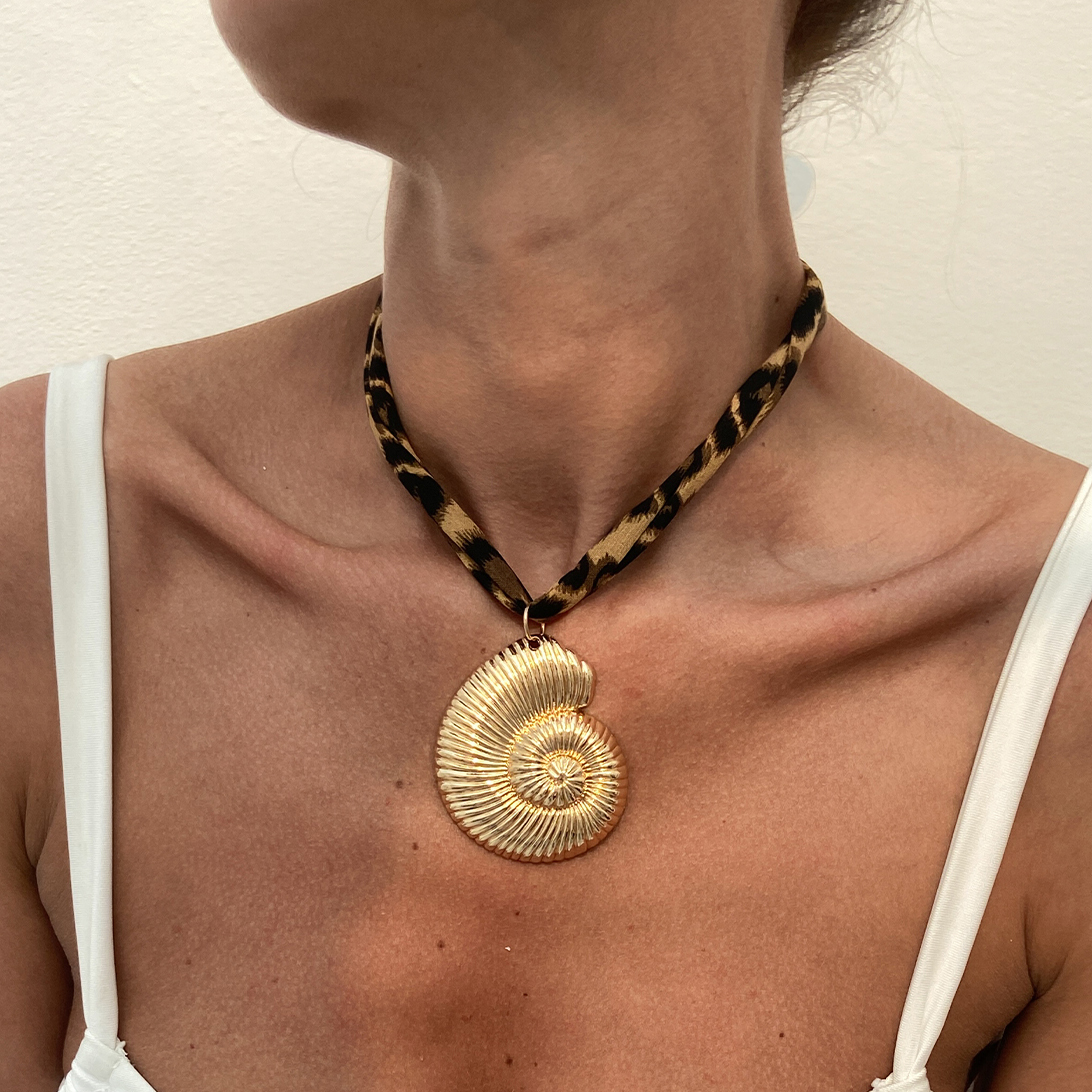 Ingemark 7 Styles Ethnic Multilayer Velvet Chain Necklace Women Metal Conch Starfish Heart Pendant Neck Jewelry: Rust Red