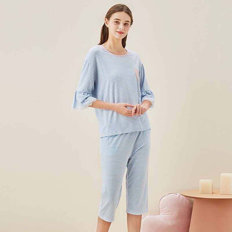 Pijama de fibra de bambú para mujer, traje de manga corta con cuello redondo, Capris a rayas, ropa cómoda para el hogar, primavera y verano,