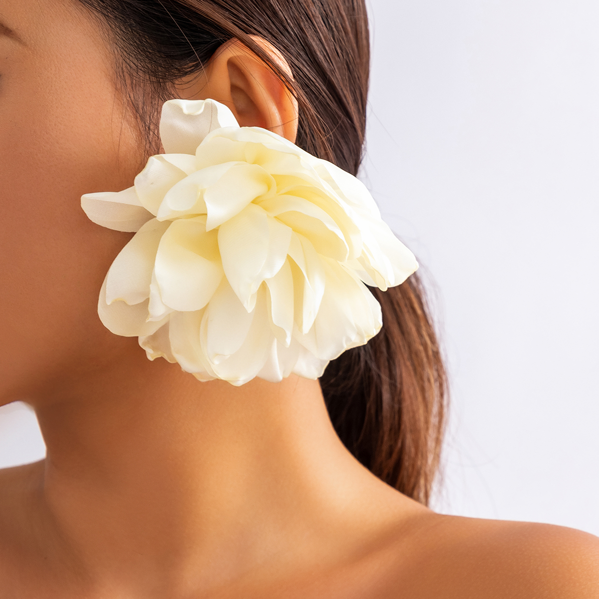 Ingemark-pendientes grandes exagerados de tela esponjosa con forma de flor para mujer, aretes de pétalos elegantes, joyería Y2K, accesorios de boda