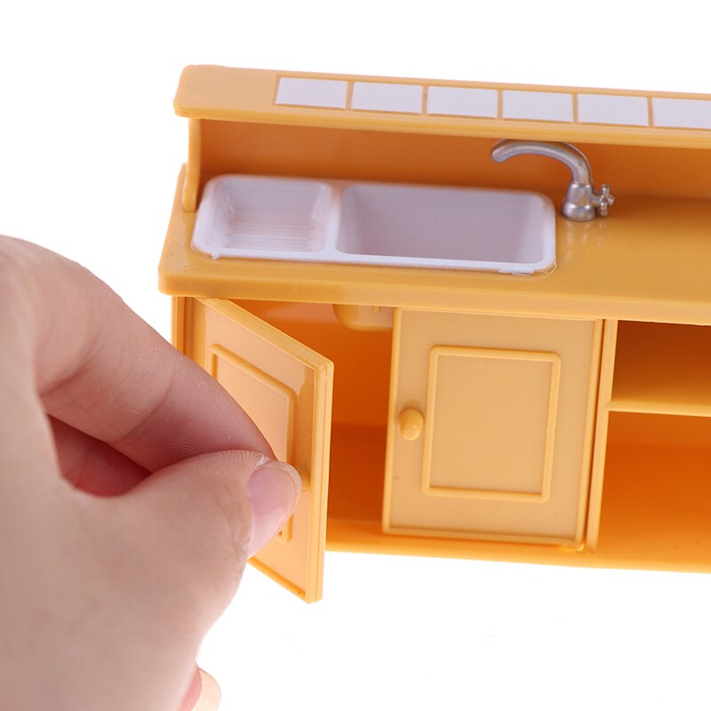 1/12 Dollhouse mini Mobili in Plastica Modello di Cucina Mobili Da Pranzo Giallo Casa di Bambola Decorazione in Miniatura Accessori per la Cucina