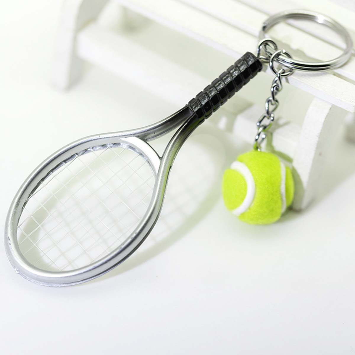 Mini llavero con colgante de raqueta de tenis, bonito llavero deportivo, buscador de anillos, accesorios Holer, para fanáticos de adolescentes: Plata