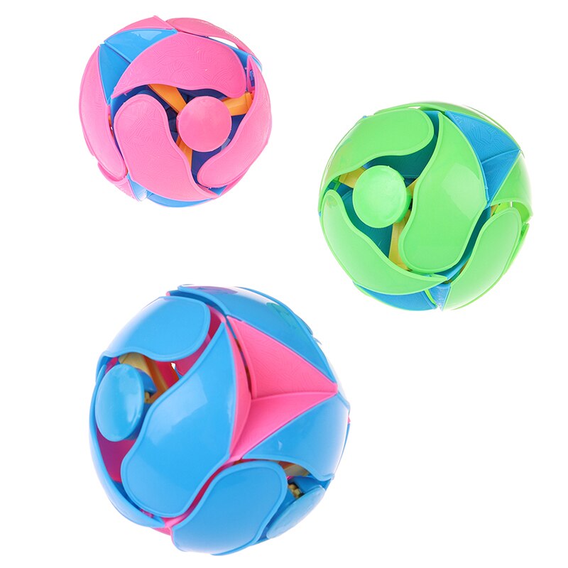Kinderen gooien met de hand een kleurveranderende bal, een magische bal om stress te verlichten, een nieuwigheid, een kleurveranderende magische bal, een speelgoed voor jongens.