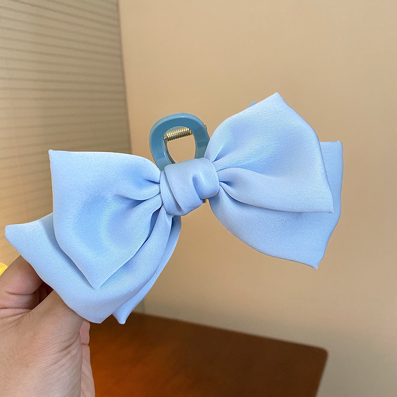 Lazos coreanos grandes de doble cara de gasa satinada sólida, pinzas para el pelo de plástico, pinzas para cangrejo, accesorios negros para mujeres y niñas, verano: Azul cielo