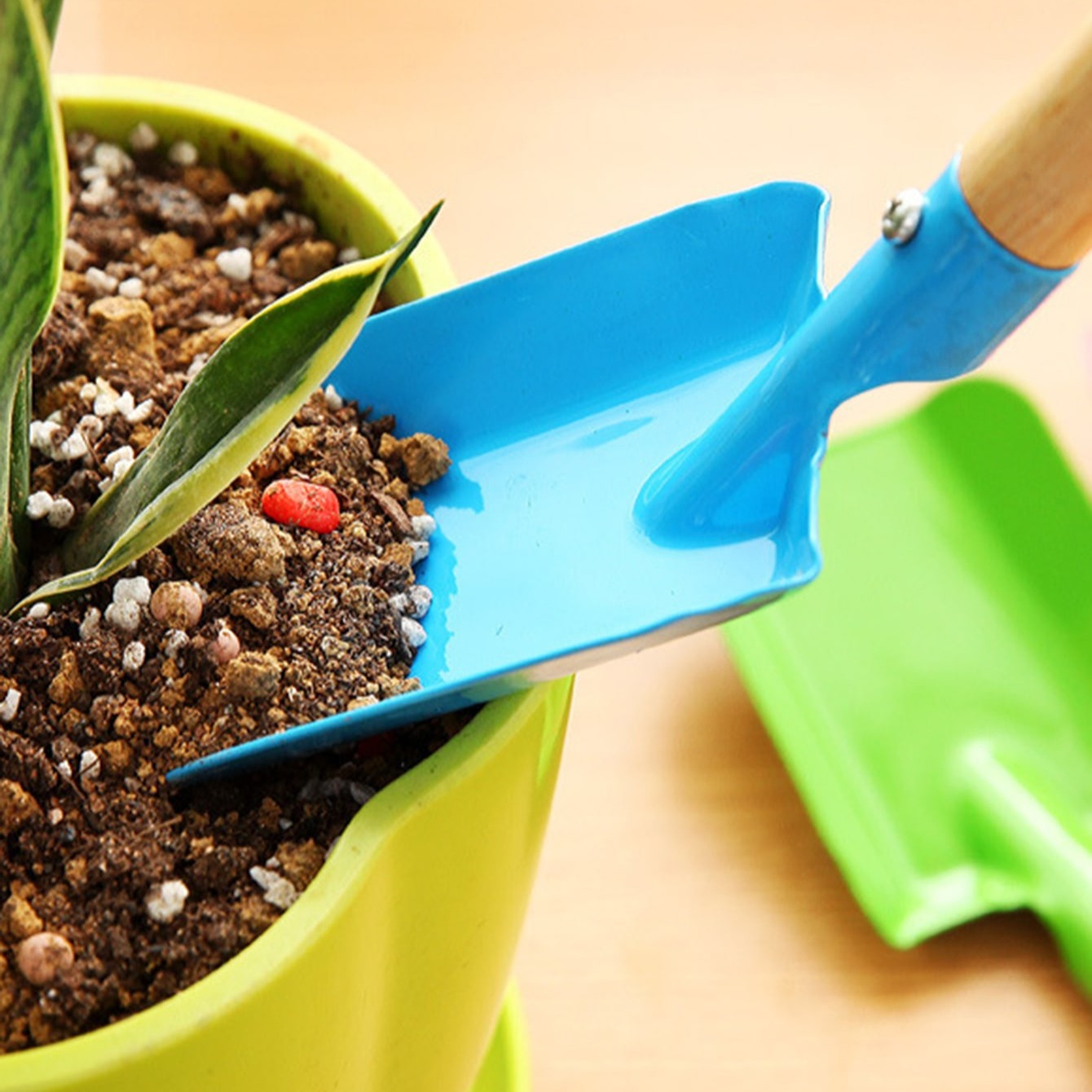 Mini outil de jardinage en métal et bois, outils à main de jardinage, petite pelle pour plantes en pot et plantation de fleurs, couleur aléatoire, 1 pièce