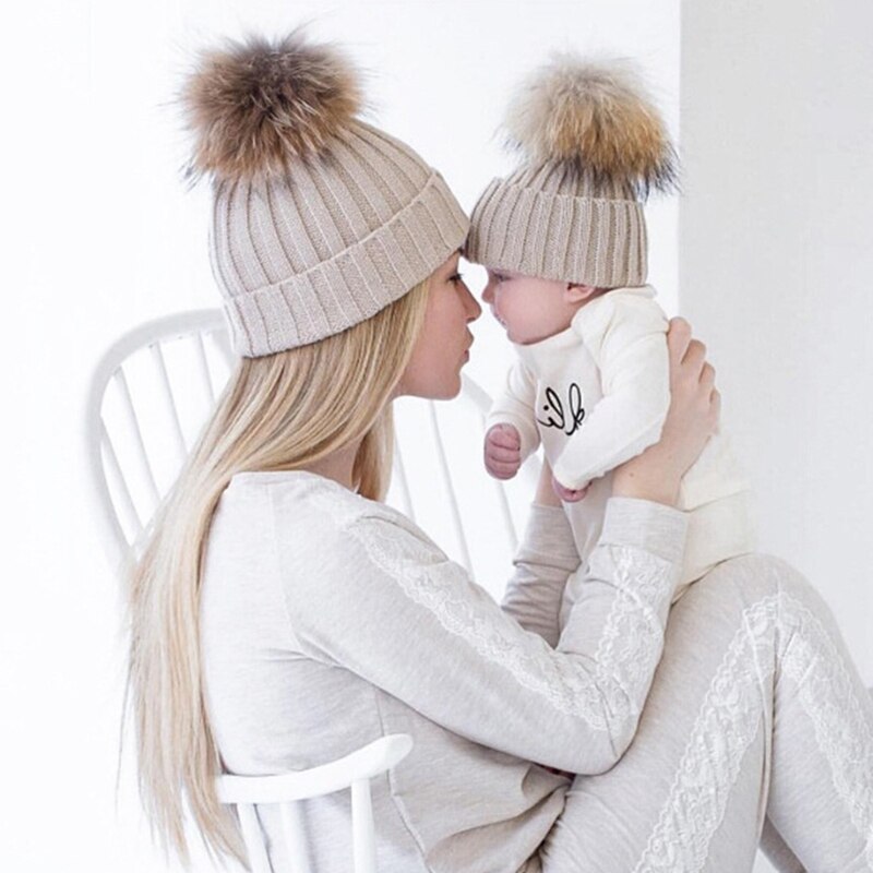 2 stuks gebreide mutsenset voor ouder en kind, wintermuts met pompon en doodshoofd
