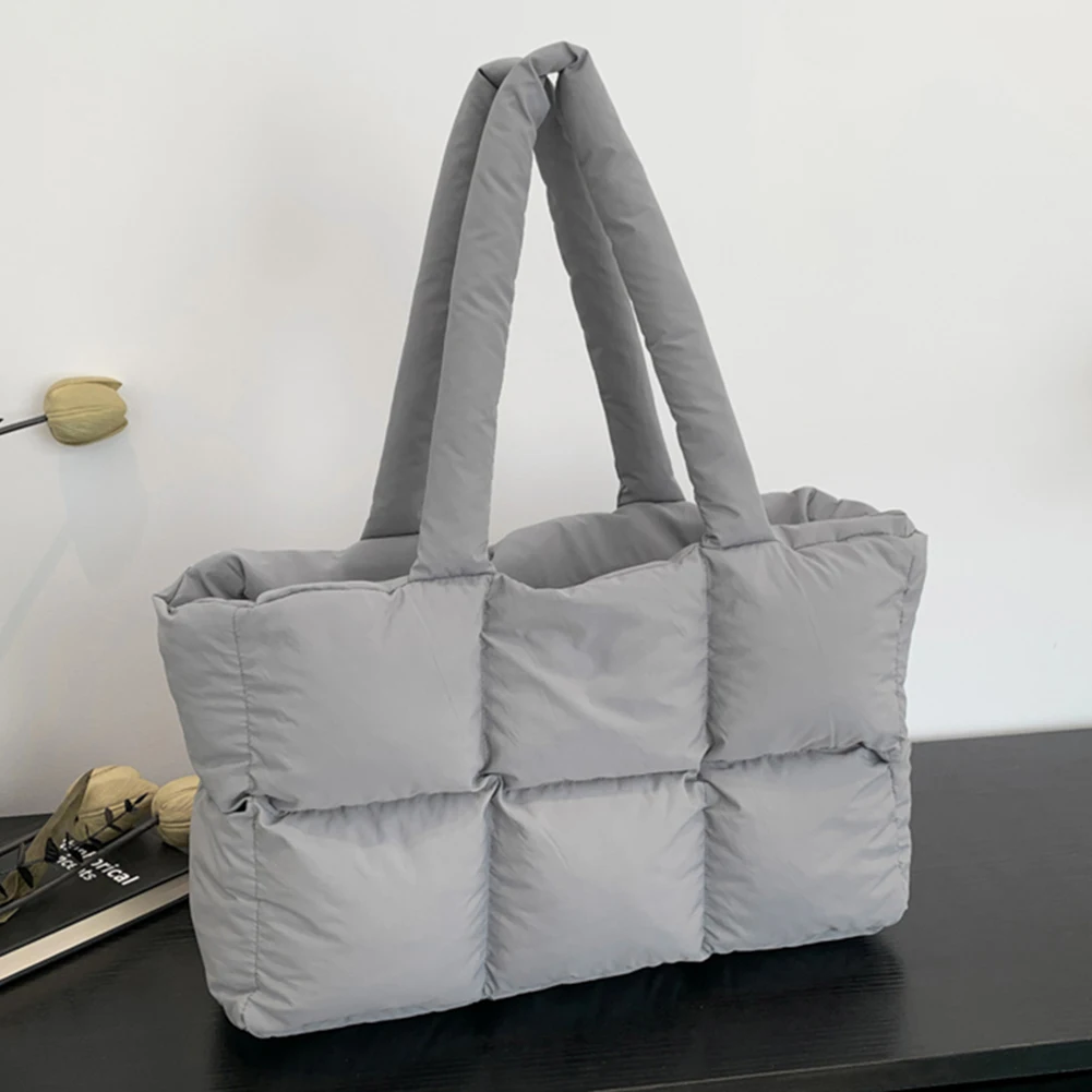 Dames gewatteerde handtas effen kleur gewatteerde enkele schoudertas grote capaciteit zachte cloud draagtas trendy tassen voor woon-werkverkeer: GRIJS