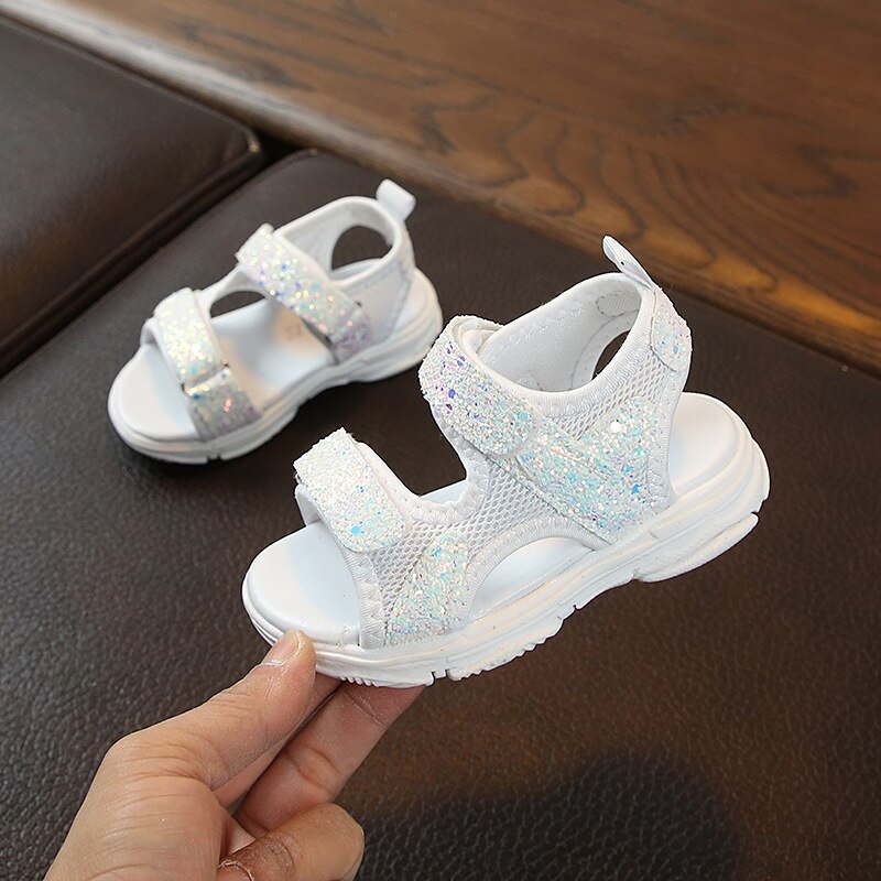 Atmungsaktive sommersandalen für kleine mädchen, süßer stil mit pailletten-Gittergewebe-verzierung, weiche sohle, rutschfeste strandschuhe für kleinkinder