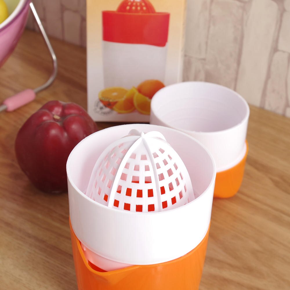 Portable Manual Citrus Juicer for Orange Lemon Fruit Squeezer 300ML Orange Juice Cup Child Outdoor Potable Juicer Machine
