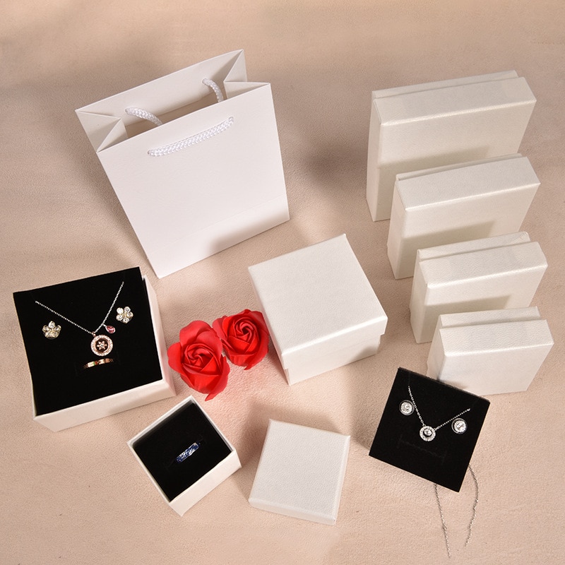 12 Stks/partij Witte Sieraden Doos Voor Ring Ketting Armband Set Kraft Doos Met Zwart Spone Binnen Sieraden Dozen