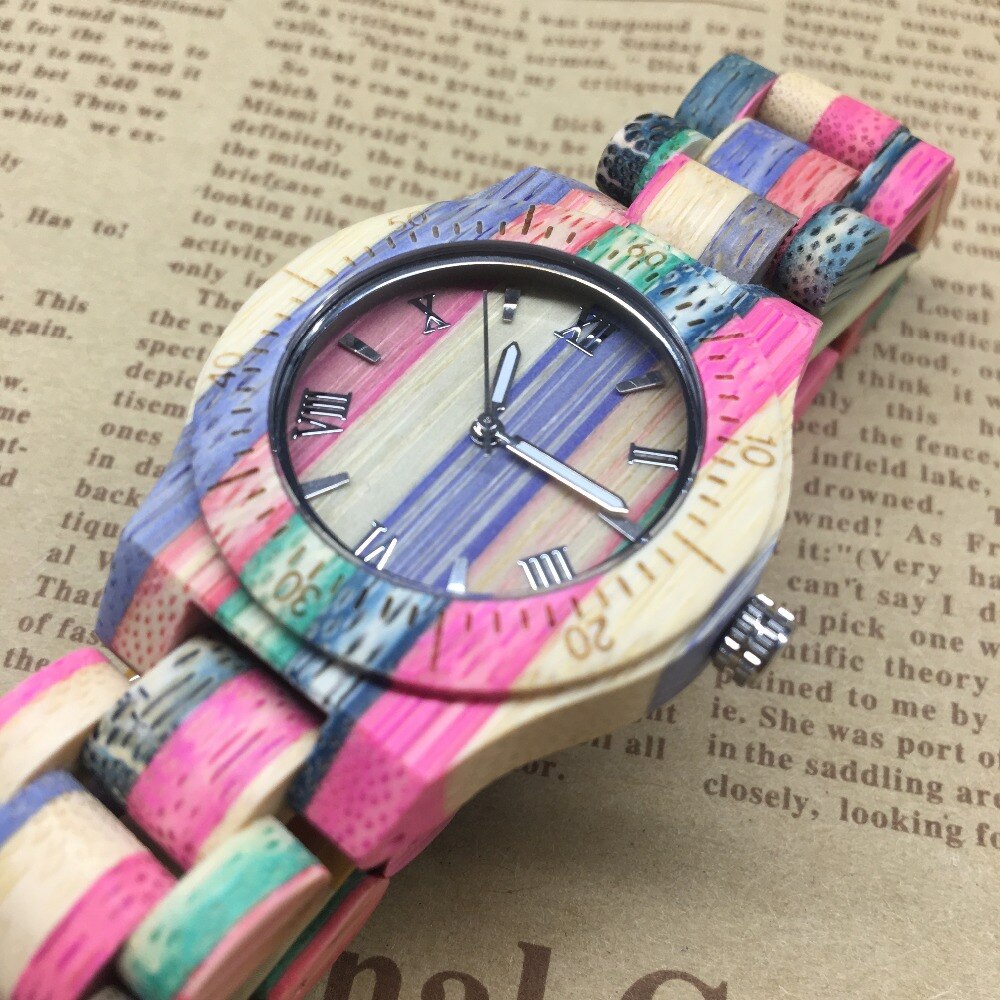 Montre en bois couleur bambou pour femme meilleurs pour anniversaire avec étui de bambou dans une boîte à idées