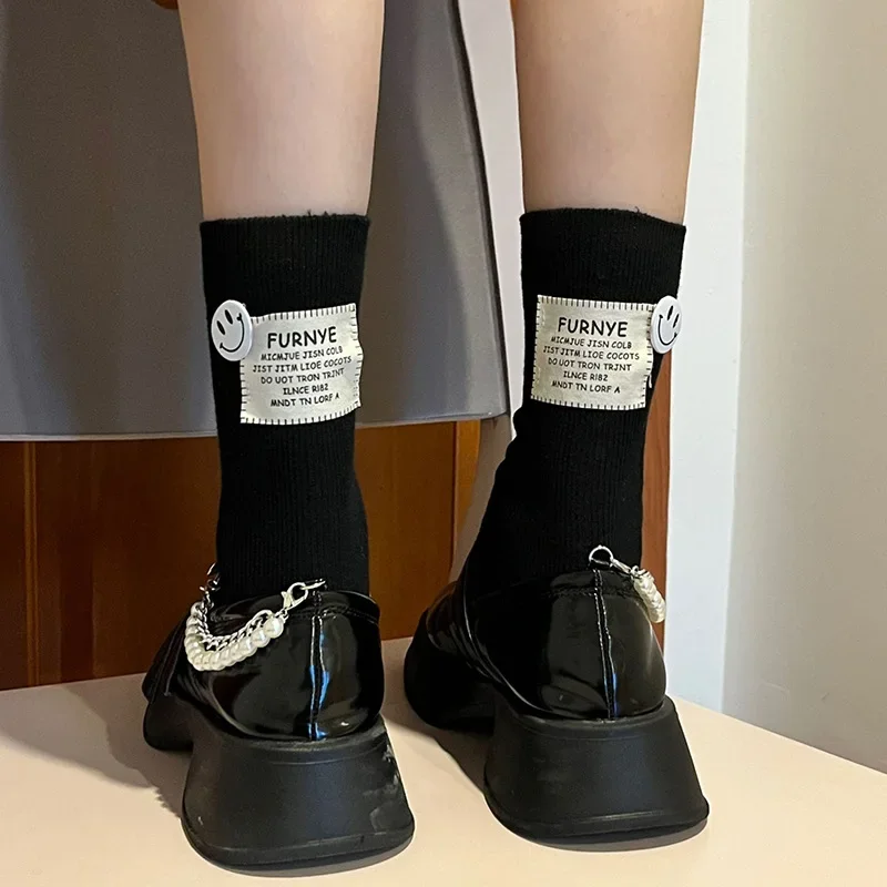 Kvinnor vintage bomull medelstora tubstrumpor tyg etikett brev tjock nål vinter varm japansk enfärgad casual sport parstrumpor: Grön