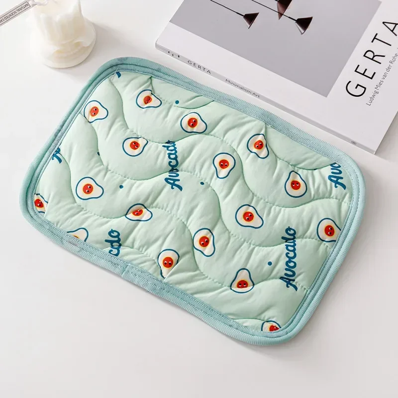 Pienlemmikin kylmämatto kesäjää silkki viileän tuntuinen lemmikkimatto hamsteri kennel marsu chinchilla kani pienlemmikin kylmämatto: L / Tulipunainen