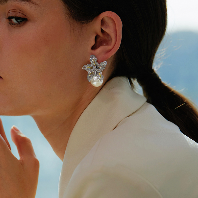 Huitan – boucles d'oreilles en Imitation de perles pour femmes, magnifique fleur, incrustée de luxe, pierre CZ scintillante, bijoux de mariage à la , , Lots