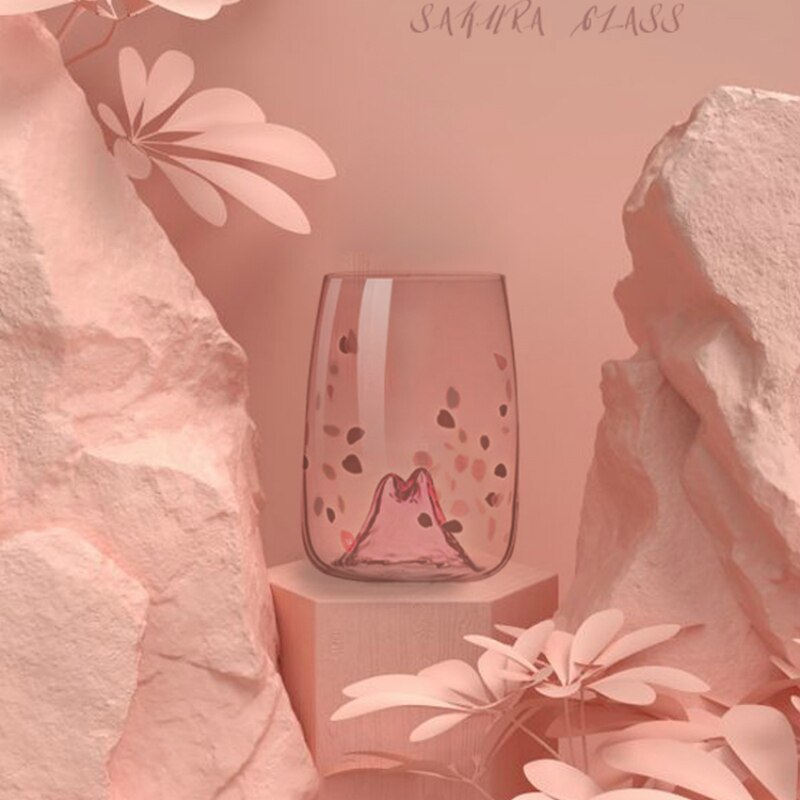 Japansk stil efterår bjergkop dame kvinde pige elskede kirsebærblomster whiskyglas brandy whisky vinglas