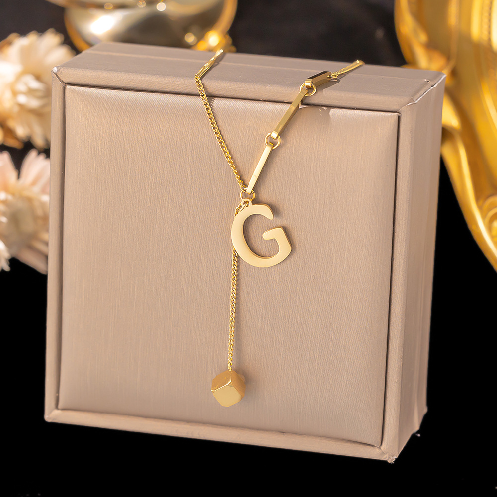 Collar con colgante de acero inoxidable con letra inicial para mujer, cadena de Color dorado a la , collares de clavícula con alfabeto de A-Z, de joyería